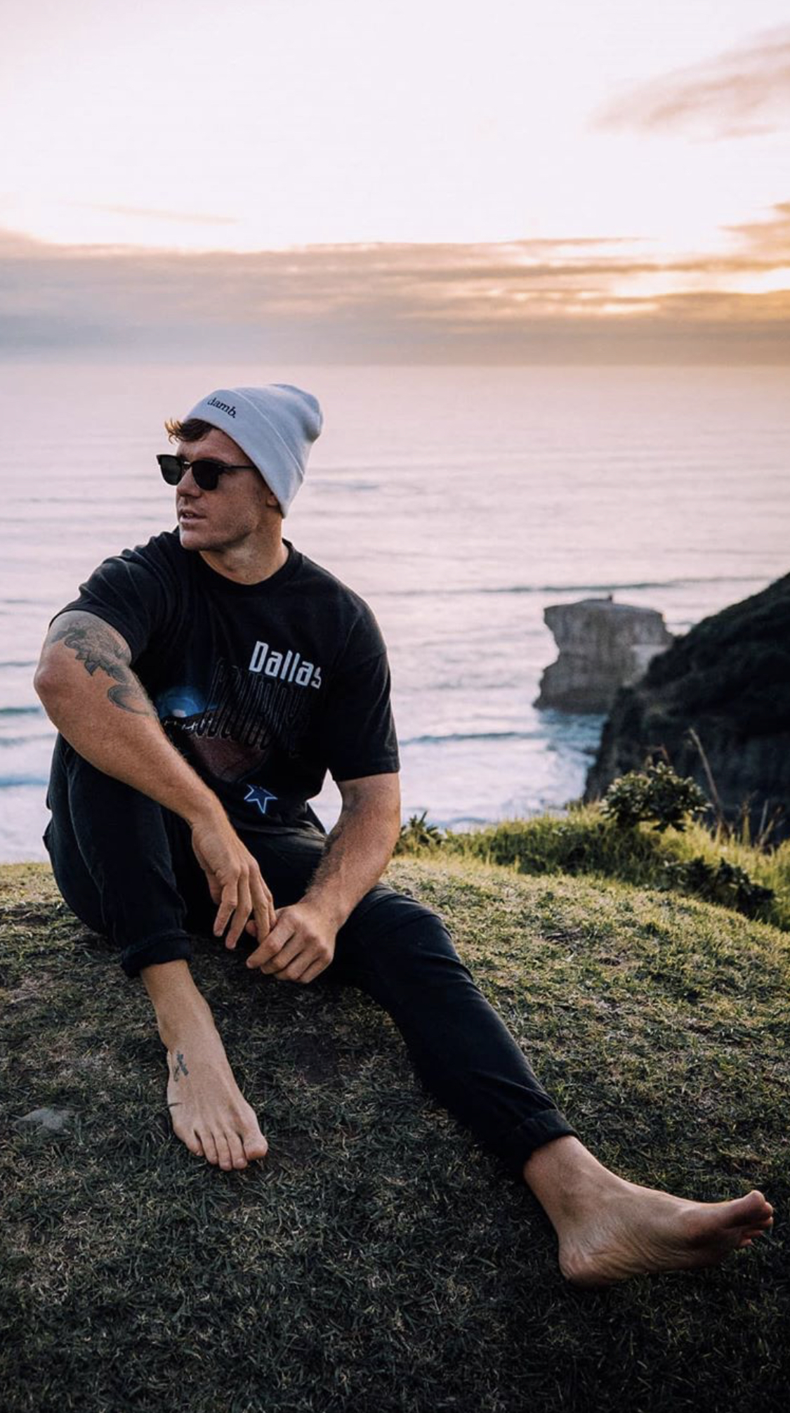 Tattooed logan_dodds barefoot at the beach Male Feet Blog