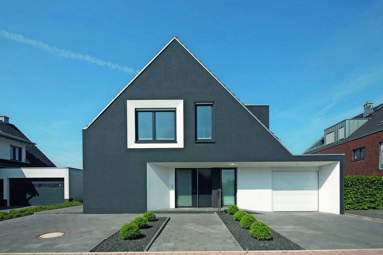 Dunkle Fassadenfarbe: Außen Dunkel, Innen Hell