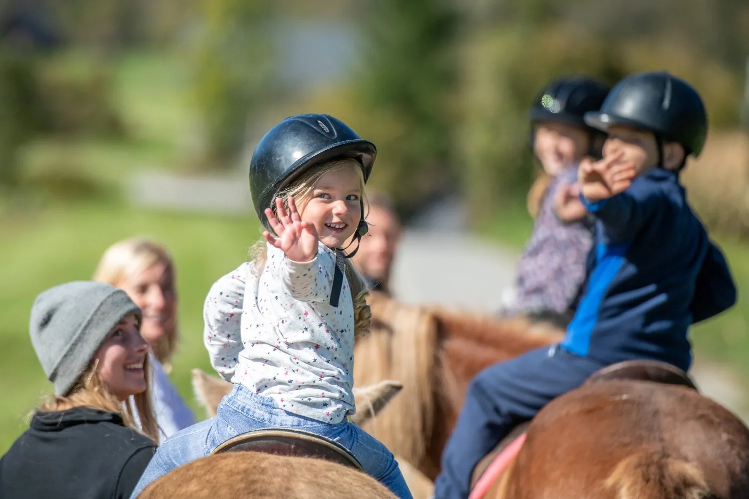 5 things children learn by being around horses Malgré Tout Media