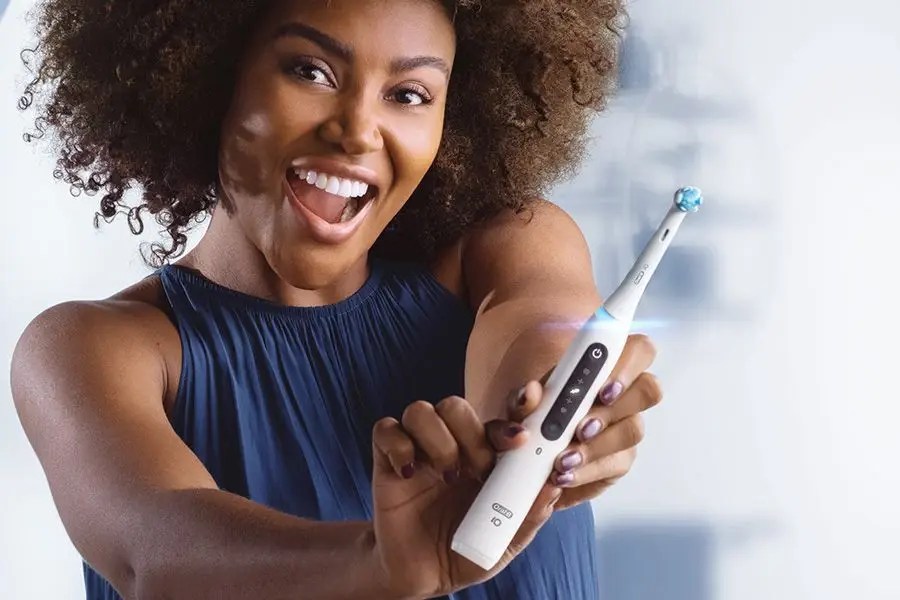 OralB zobna ščetka iO Series 5, bela mimovrste=)