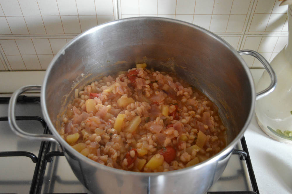 Zuppa di farro e cipolle di Tropea Ilaria Zizza