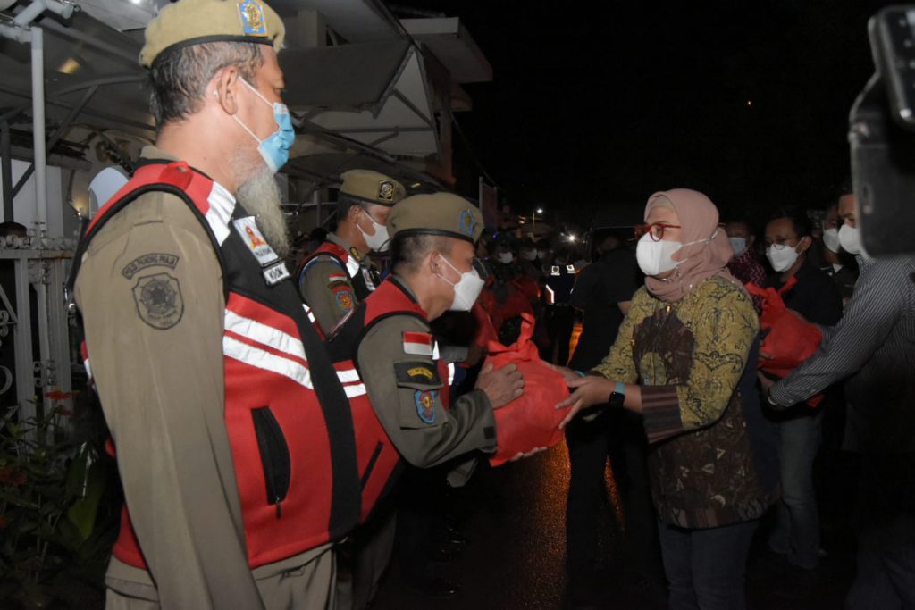 Pastikan Perayaan Natal Di Indramayu Aman Dan Nyaman, Bupati Kunjungi 2  Gereja - Mandala Pos