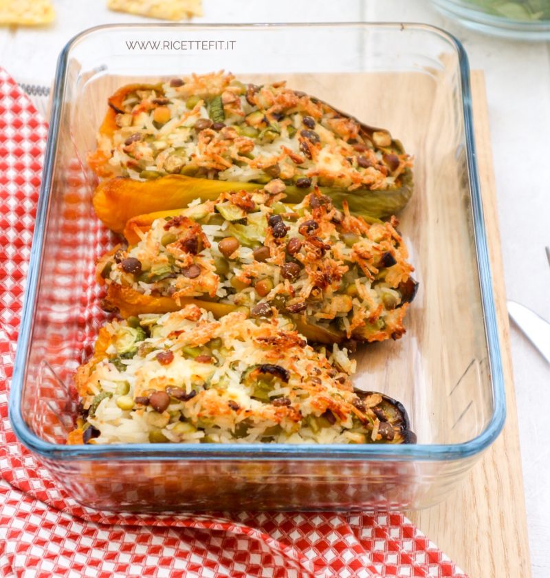 Ricette Fit per PEPERONI RIPIENI CON PISELLI E ZUCCHINE (220 KCAL