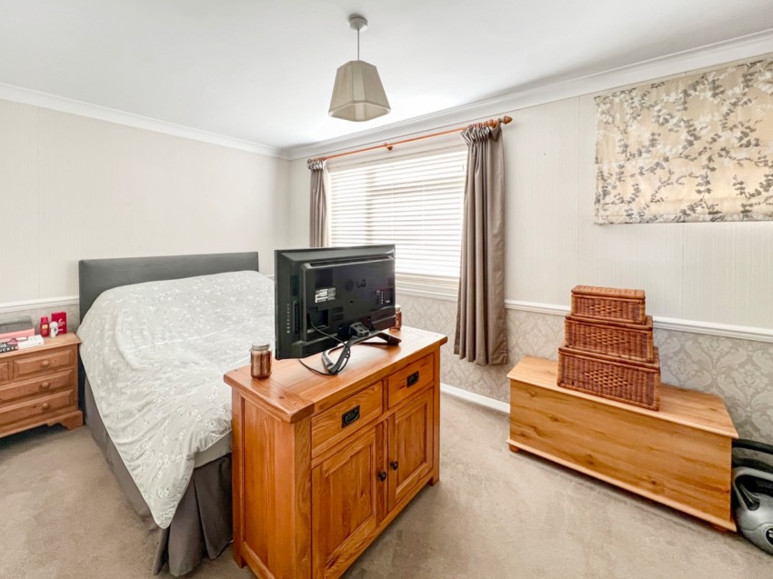 Mackenzie Way, Gravesend, Kent, DA12 5UH, 2 bedroom, Terraced