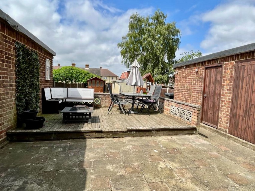 Bucks Cross Road, Northfleet, Gravesend, Kent, DA11 7ES, 3 bedroom