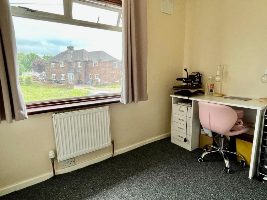 Bucks Cross Road, Northfleet, Gravesend, Kent, DA11 7ES, 3 bedroom