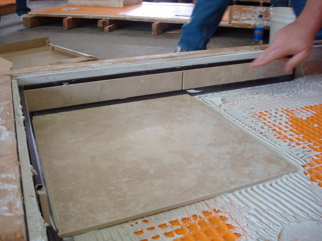 Ceramic & Porcelain Tile Installation - M&R Flooring Company (1024 x 768 Pixel)