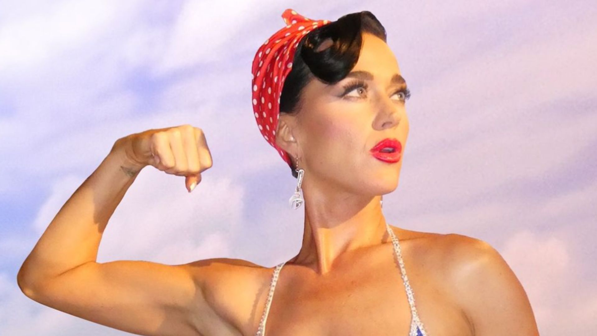 Woman's World: os looks icônicos de Katy Perry em novo clipe