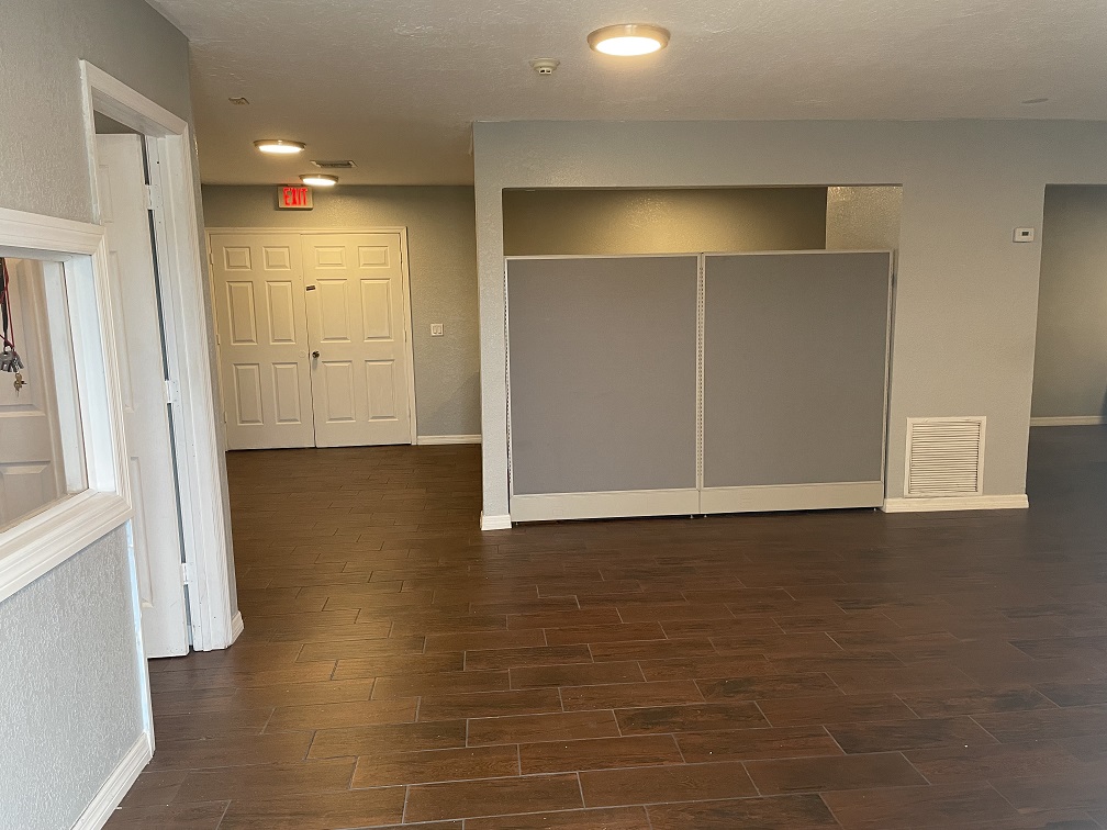 Furnished Commercial Unit for Lease w/ Warehouse Total 1600+ Sqft.