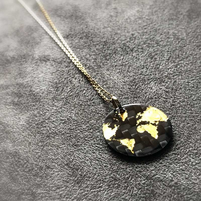 Pain Points De "Bijou Mappemonde" Collier et pendentif mappemonde en bijoux