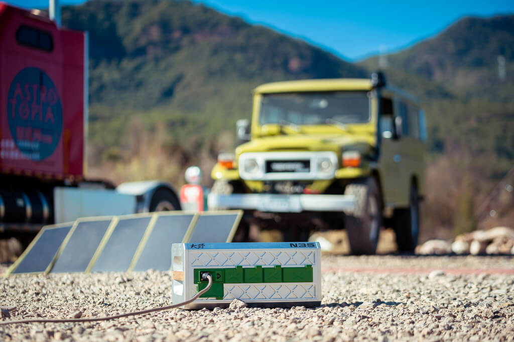 DynaYak N35 Review Waterproof Outdoor Power Station (3)