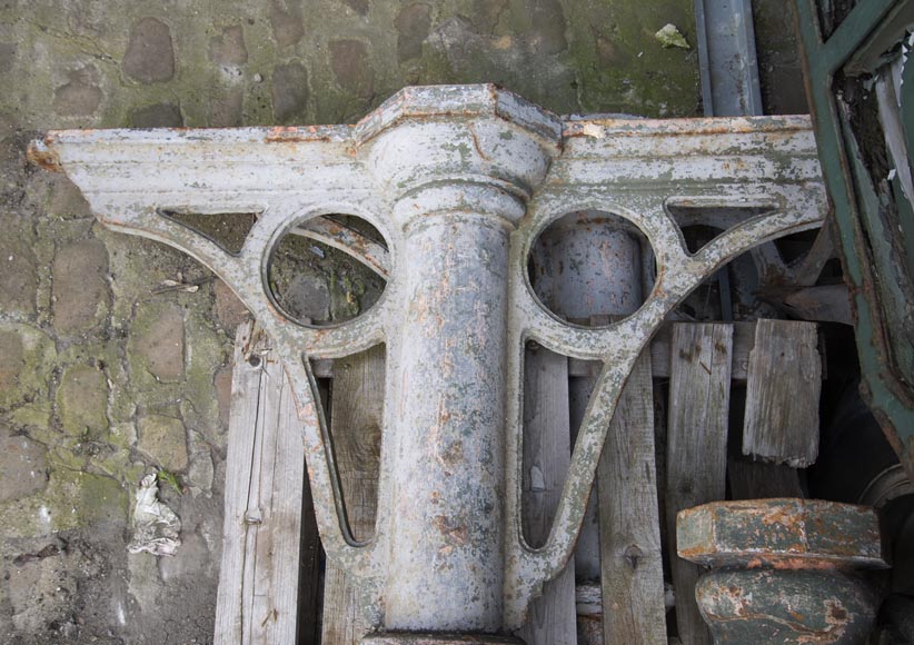 Set of four cast iron columns from the end of the 19th century