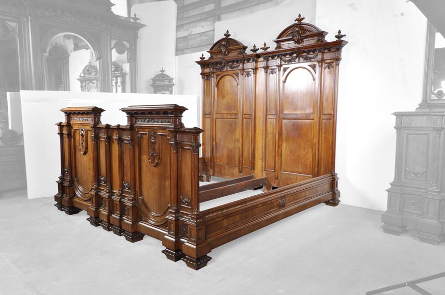NeoRenaissance italian bedroom set in walnut Bedroom, Bed