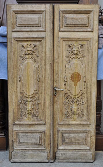 Carved oak wood double door with grotesque decor - Doors (358 x 580 Pixel)