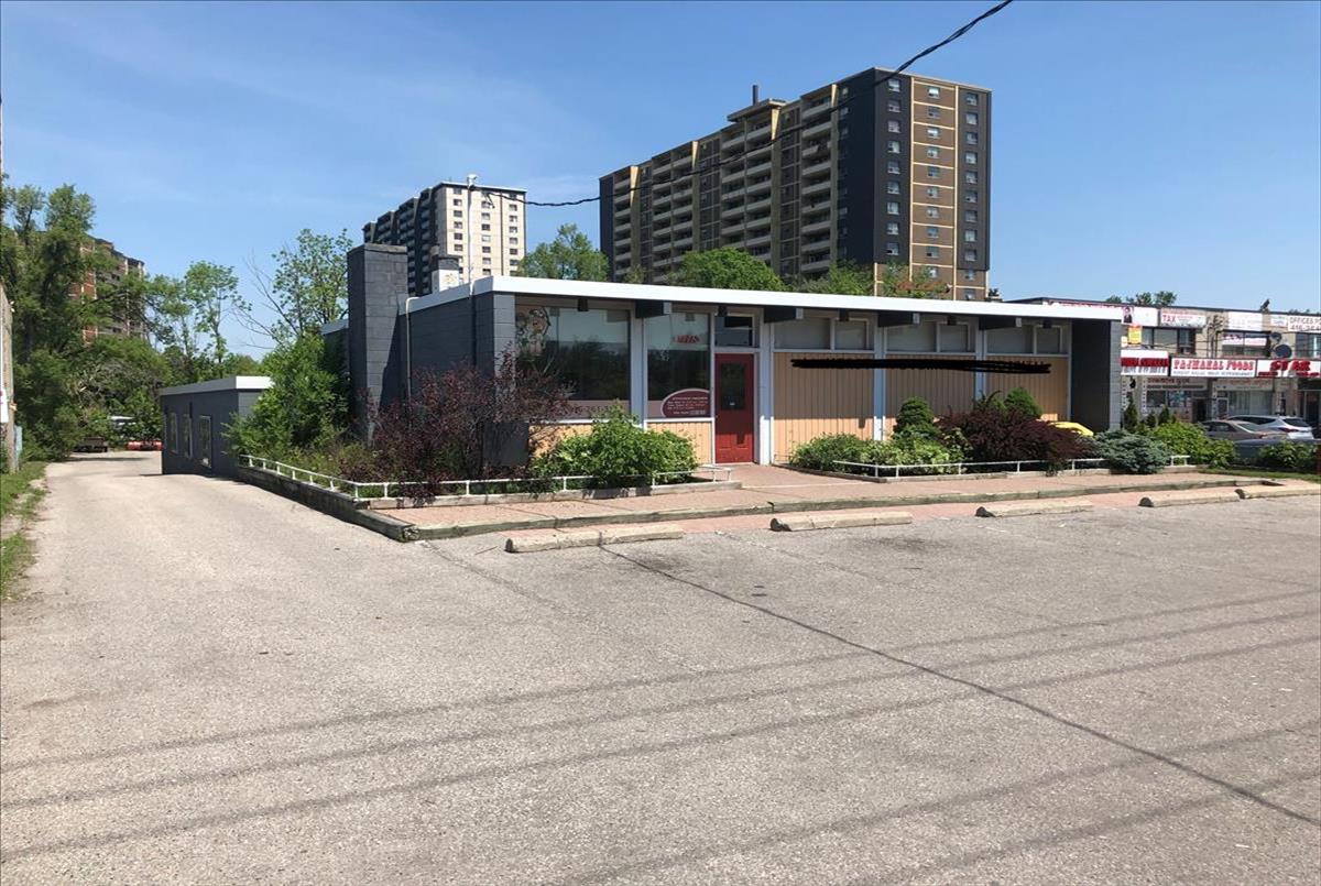 3206 Eglinton Ave E Scarborough Marc Fakhrai