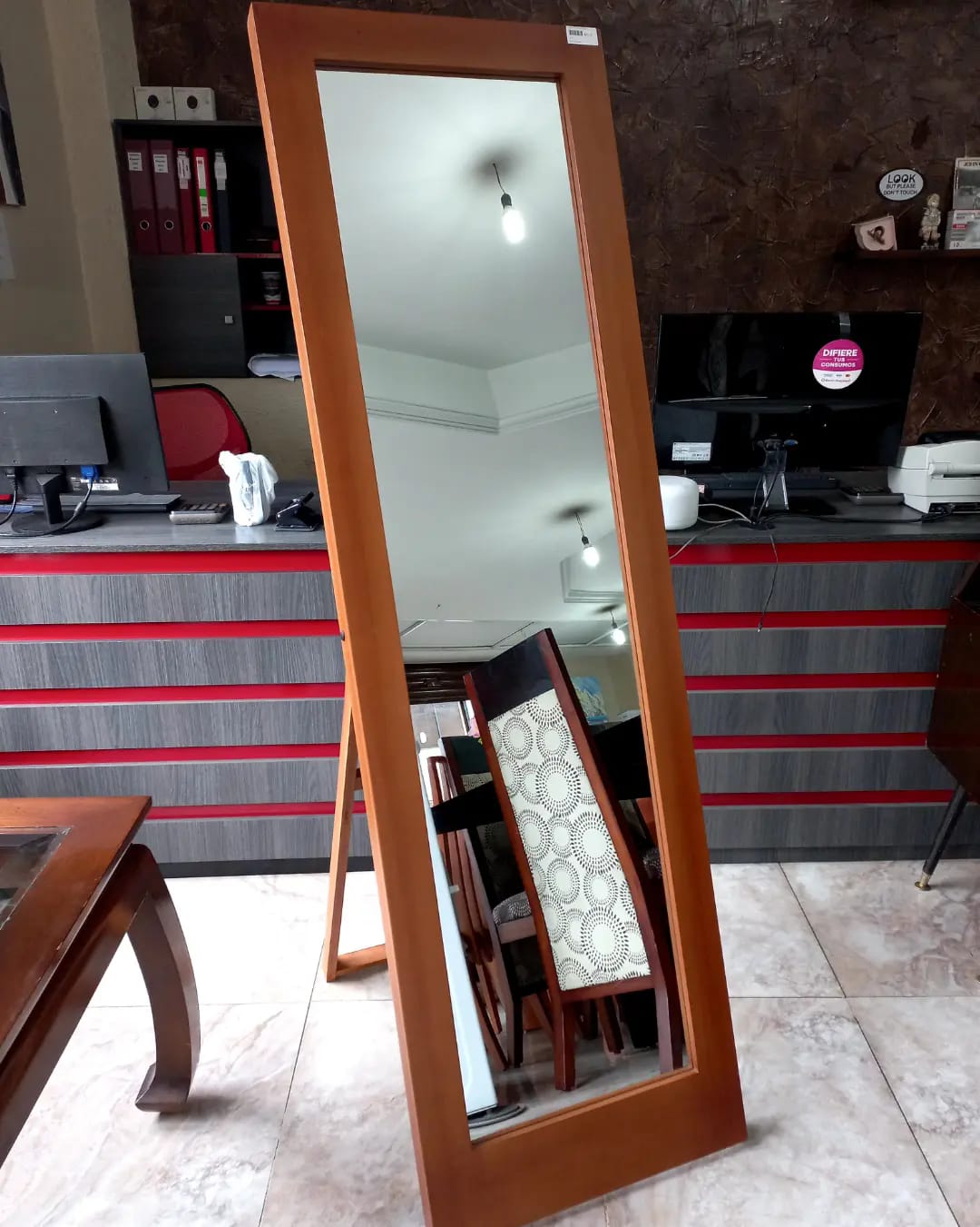 Brand new full body mirror Marc´s Consignment