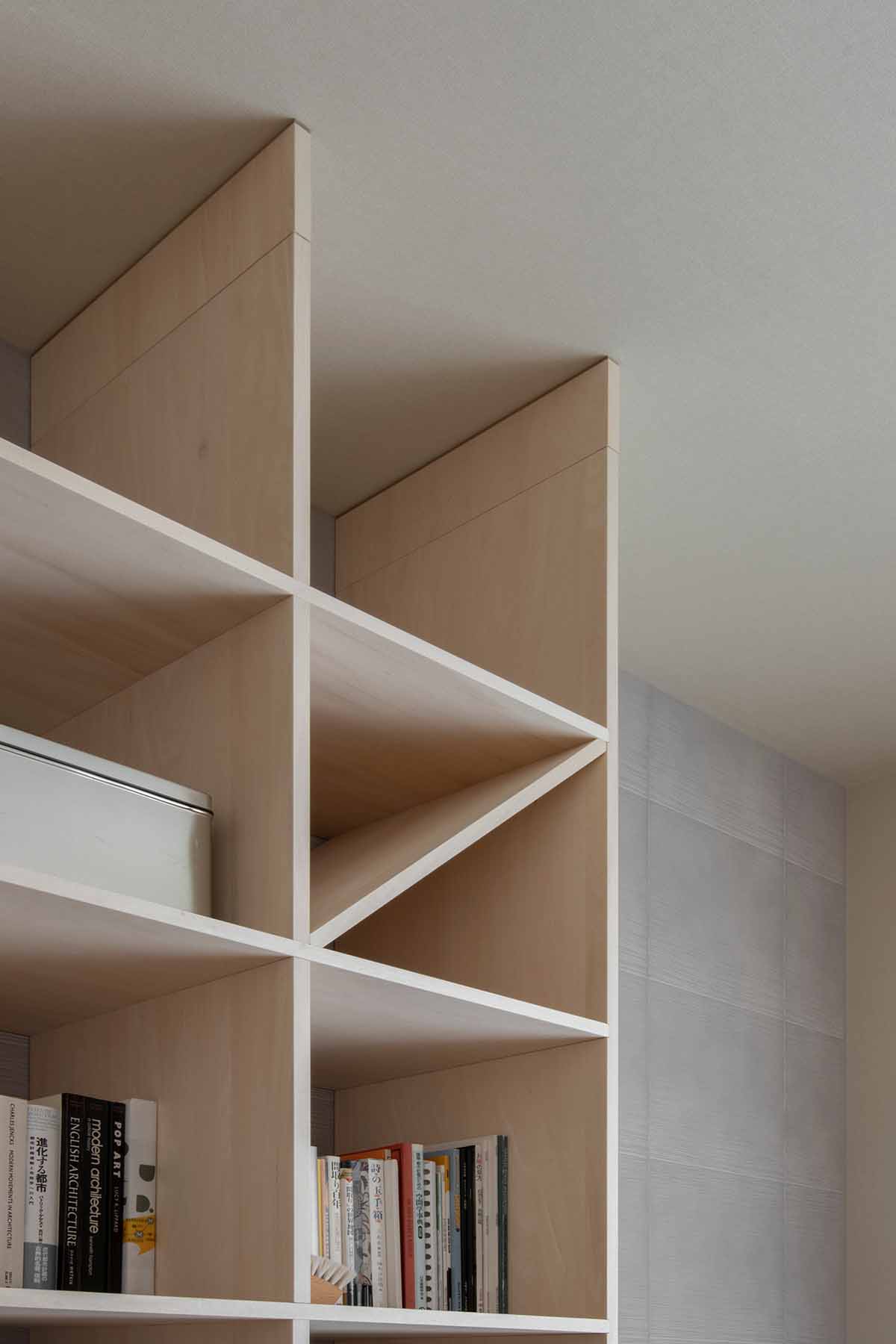 本棚の地震対策！転倒防止・耐震対策の理想の形をご紹介！ margherita（マルゲリータ）