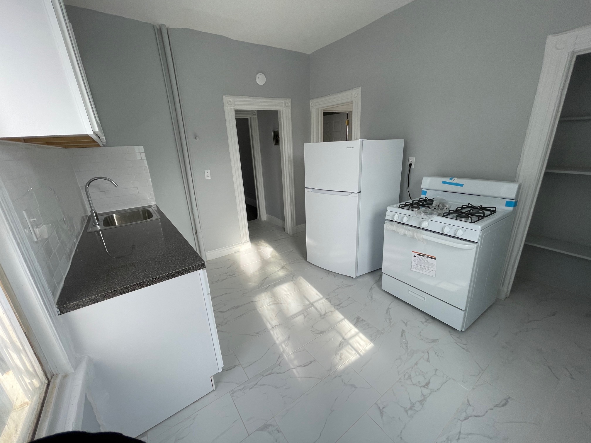 4 Bedrooms *RENOVATED* Spacious* in Yonkers Marked Realty