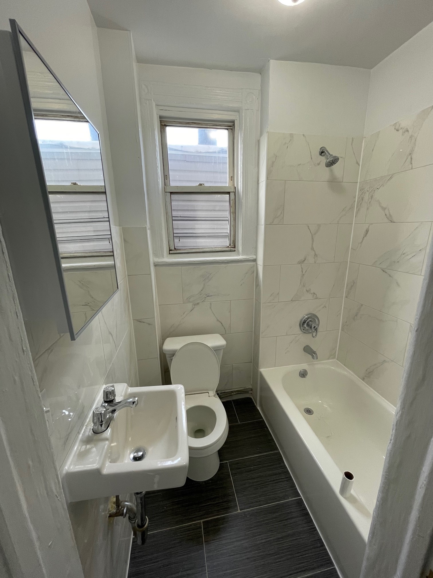 4 Bedrooms *RENOVATED* Spacious* in Yonkers Marked Realty