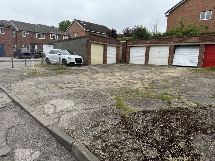 Tanhouse Lane, Wokingham, Land