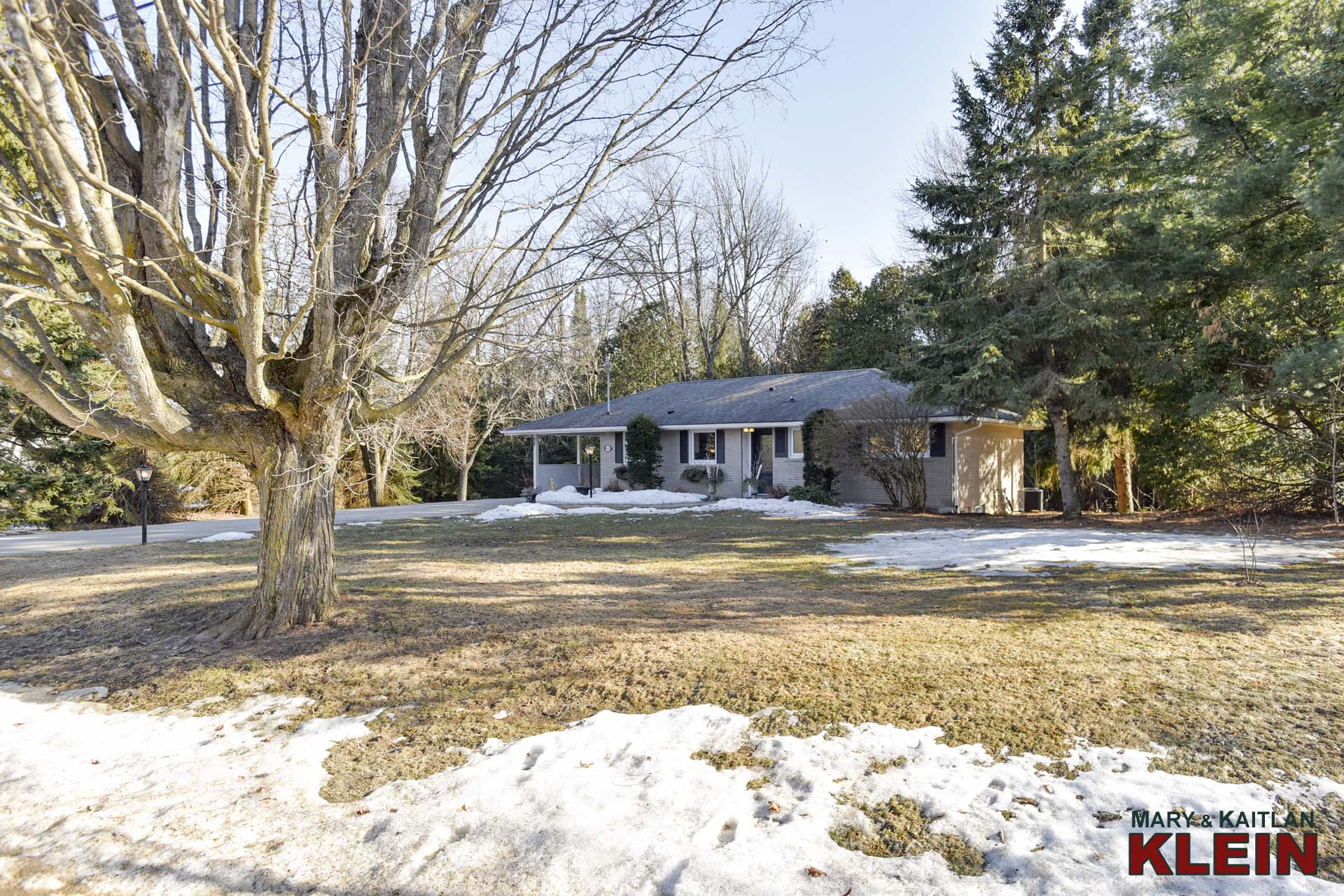 Mono, ON 3 Bedroom Bungalow for Sale on Half Acre KLEIN