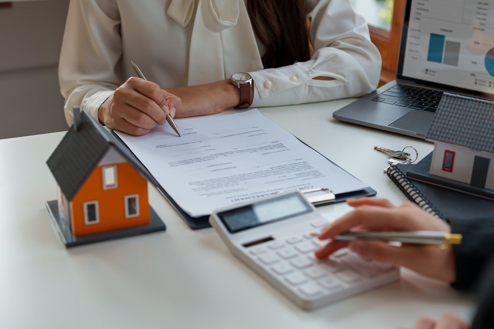 What Is a Broker for Real Estate Investors? Mashvisor