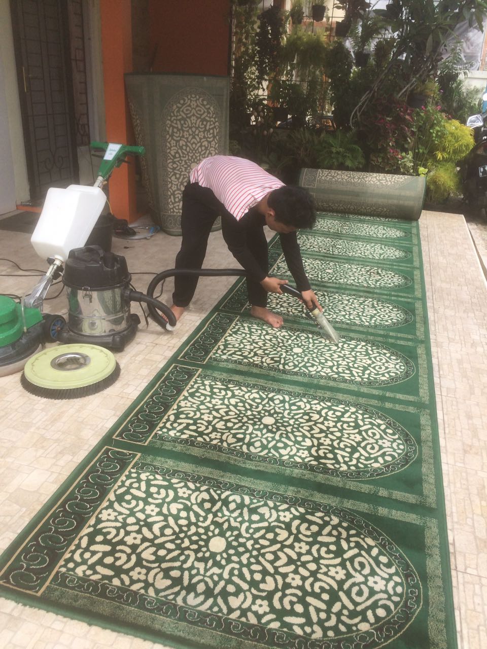 cucikarpetmasjidciputat_8 Matahari Laundry