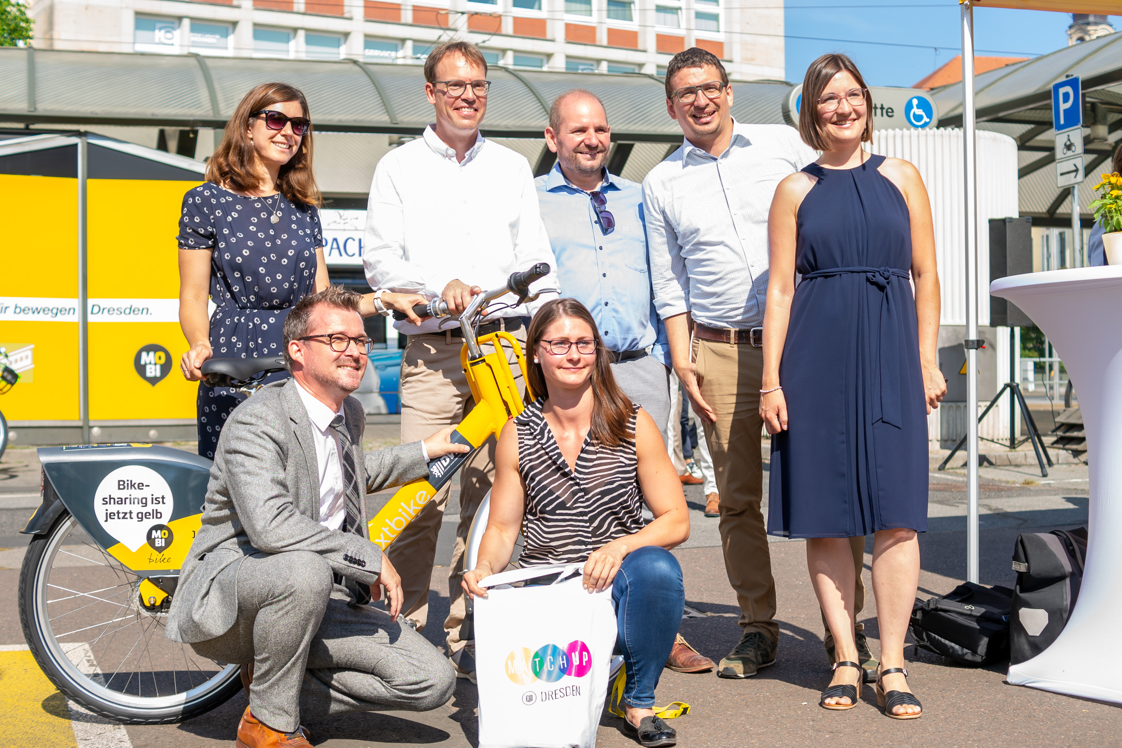 New bike rental system launched 1,000 yellow MOBIbikes for Dresden