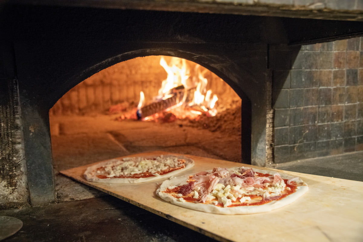 lexique Monsieur Saut cuisson pizza dans four a bois inventer