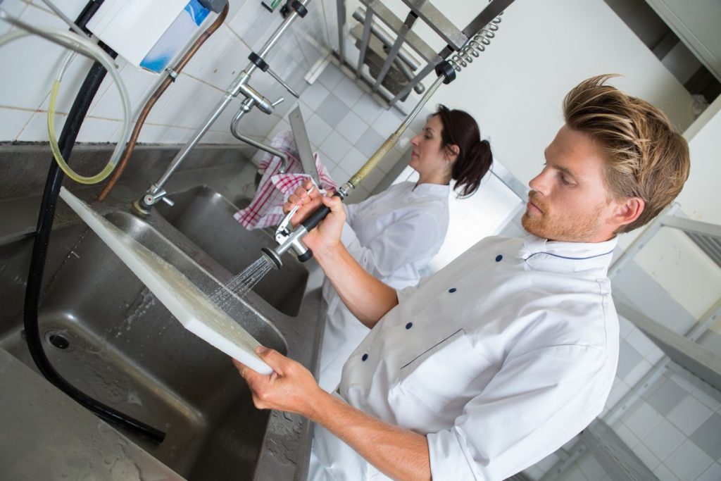 Comment faire la plonge dans un restaurant ? Matériel Horeca