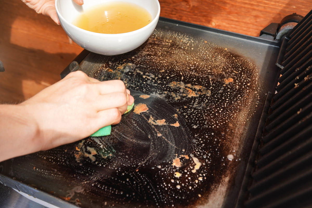 Comment nettoyer une plancha facilement ? Matériel Horeca