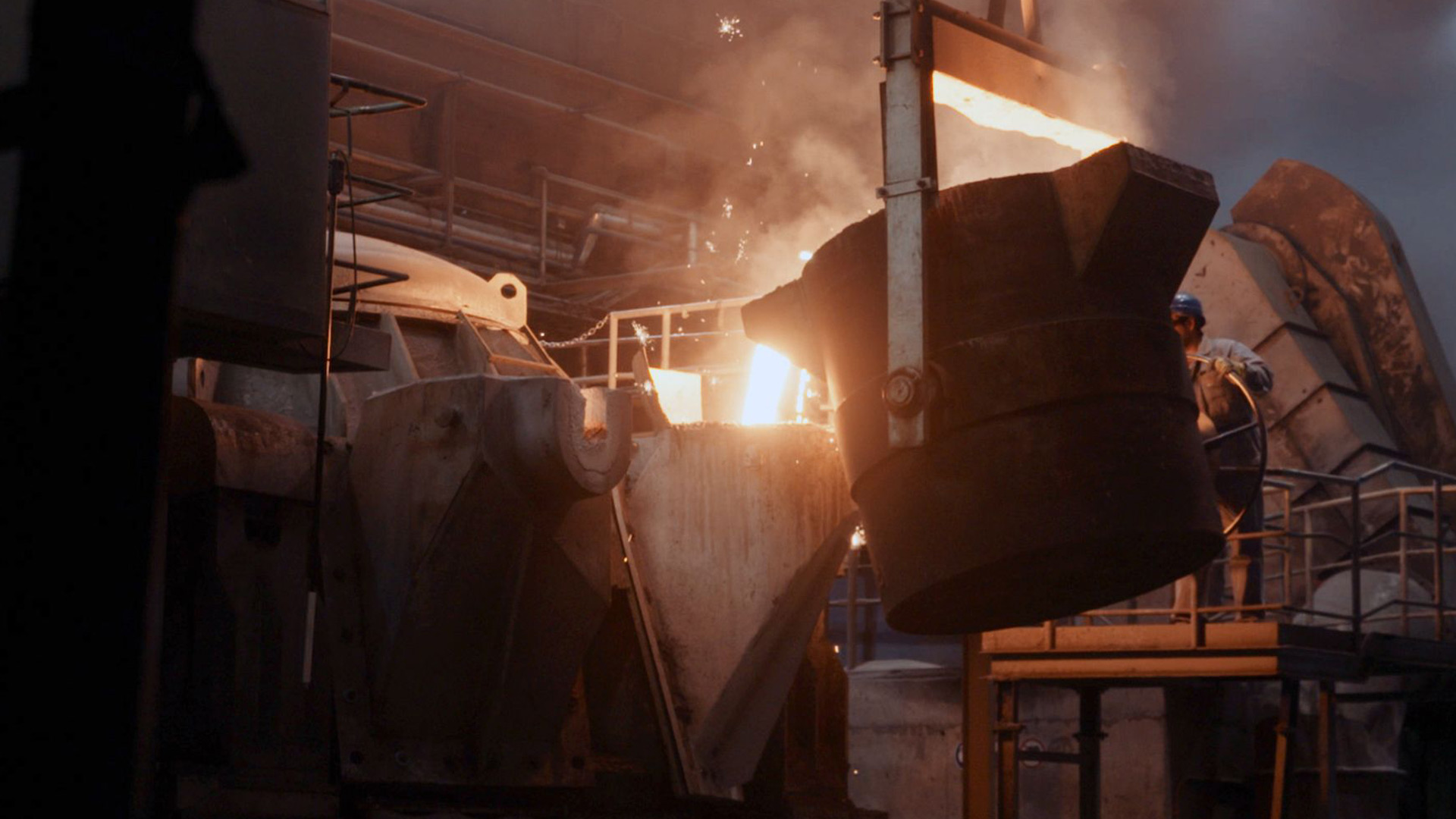 How Do Foundry Pouring Units Work?