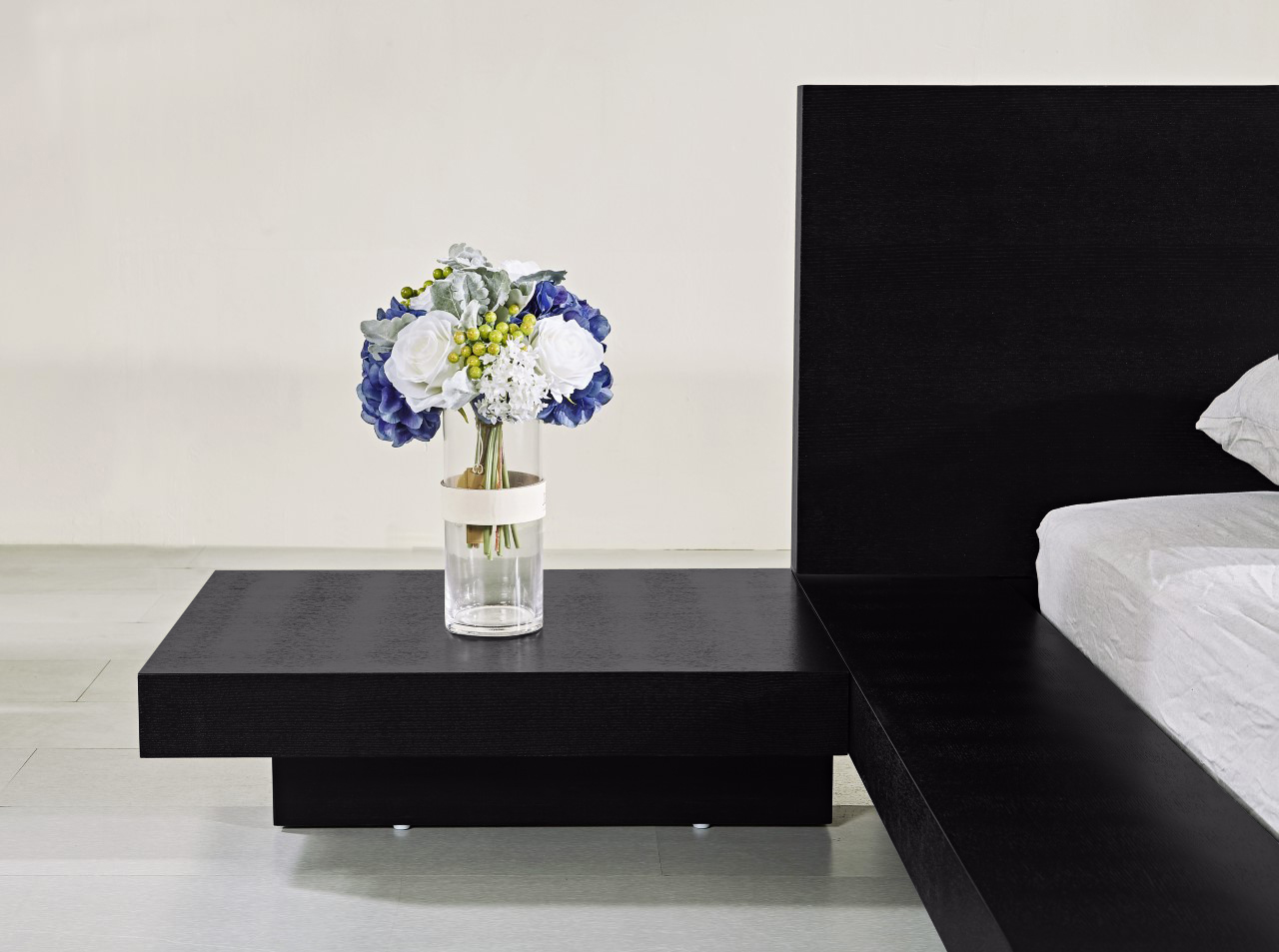 Fujian Modern Platform Bed (Ash Black) matisseco