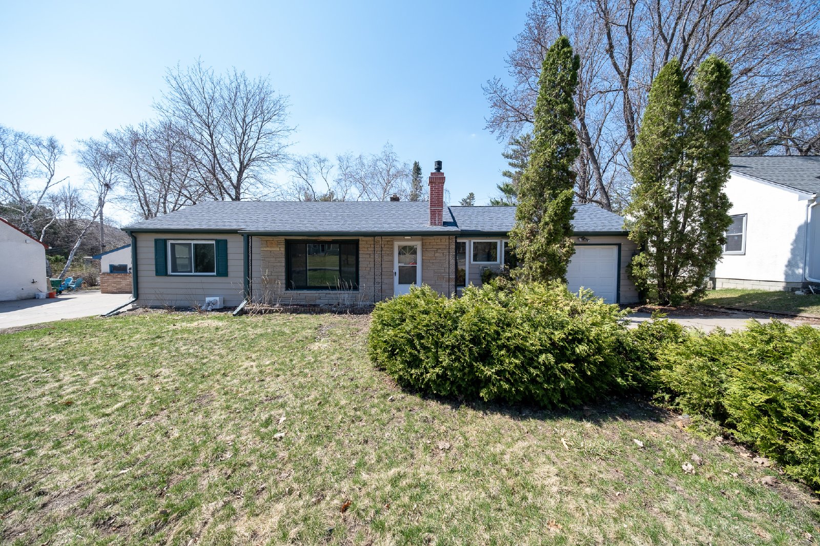 2737 Oxford St. N. Roseville, MN 55113 Mauzy Properties