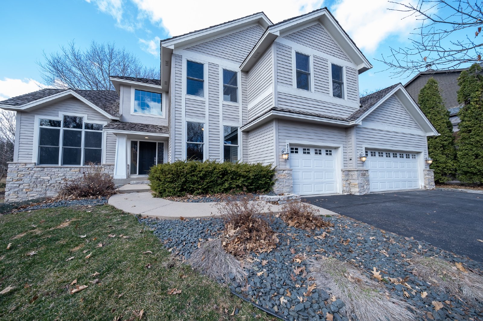 7122 Harrison Hill Trl. Chanhassen, MN 55317 Mauzy Properties