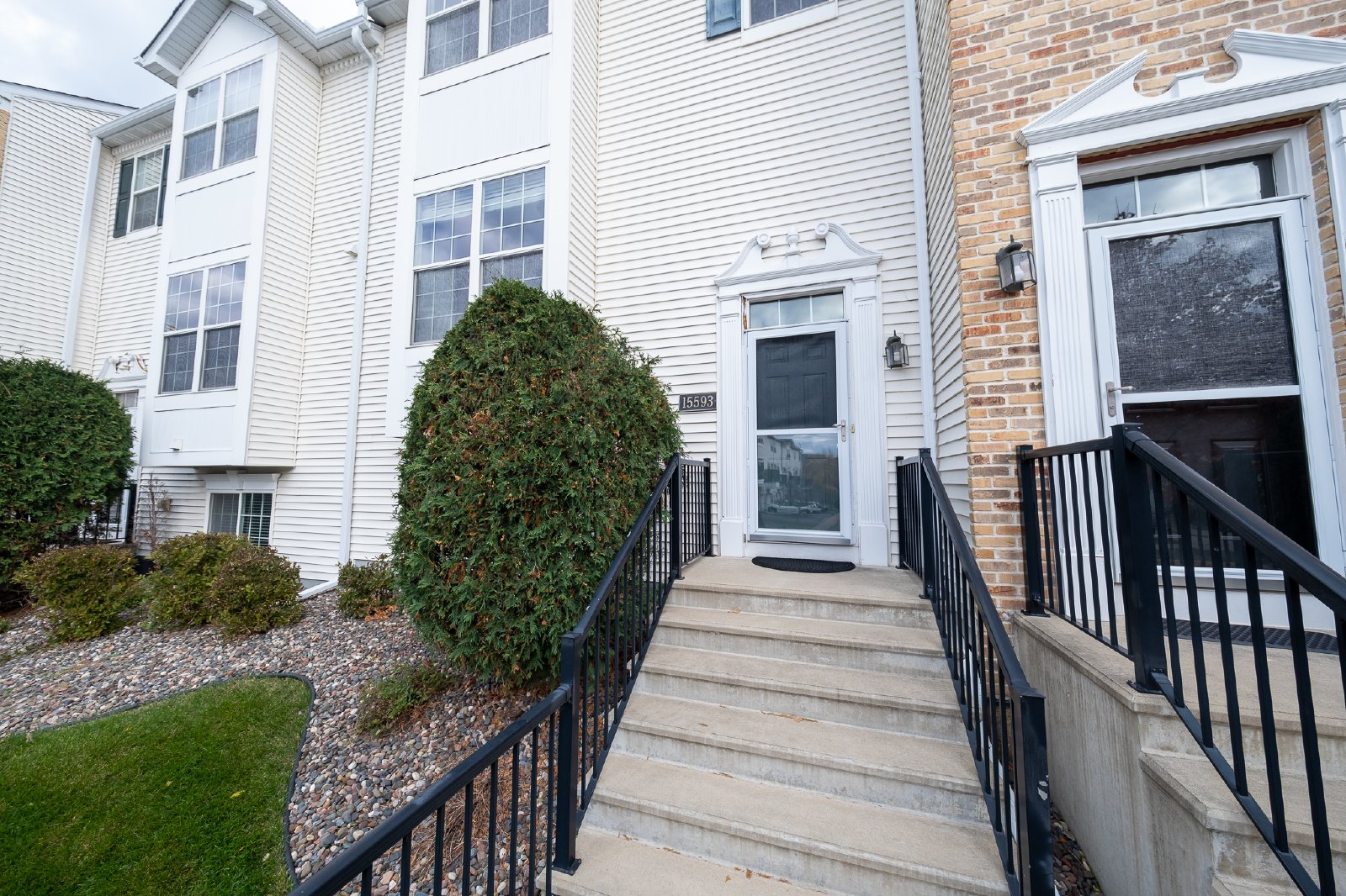 15593 Junegrass Ln. Eden Prairie, MN 55347 Mauzy Properties