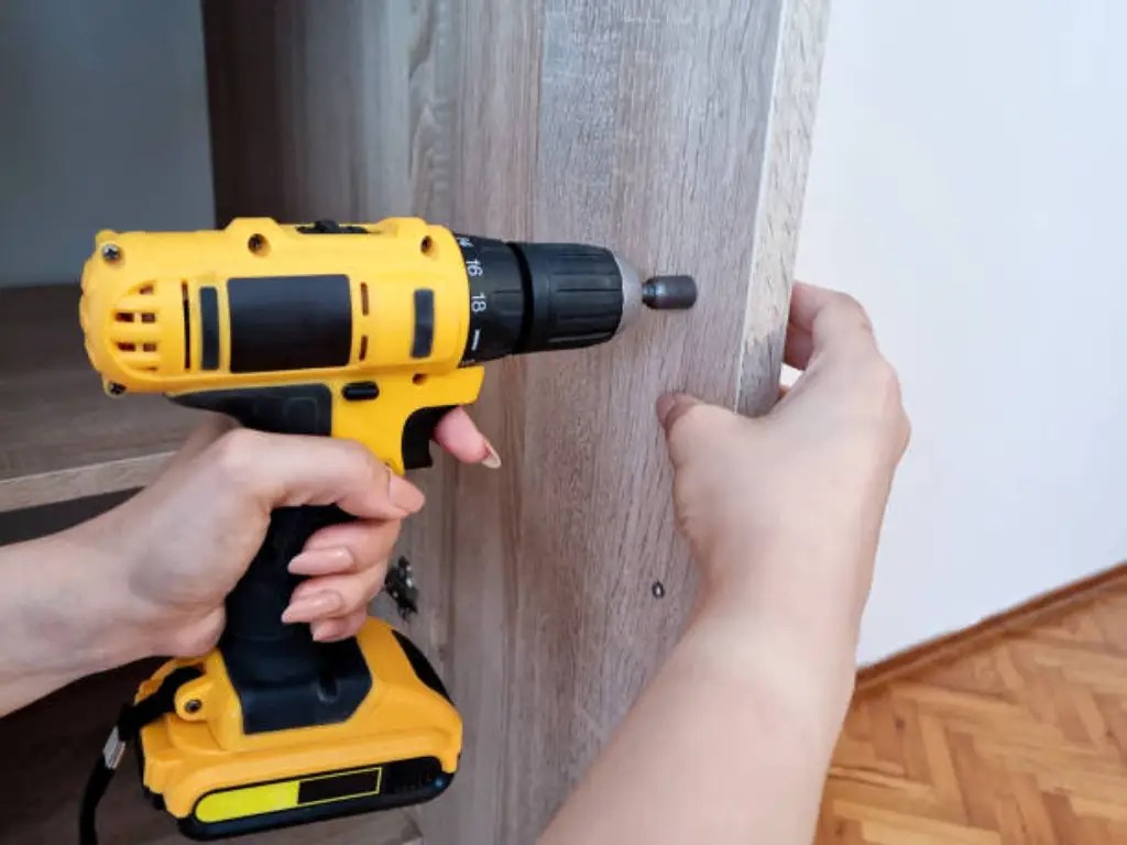 10 Methods on How to Remove a Screw With No Head Maxave