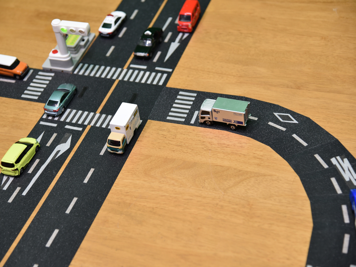 100均でトミカ道路 - 148Cmこびとままのブログ 道路マスキングテープ | 革ジャンのマックス・ケイディ