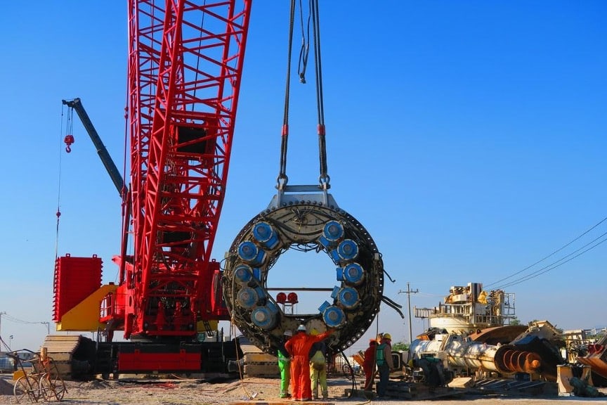 How Crawler Cranes The Heavy Lifting