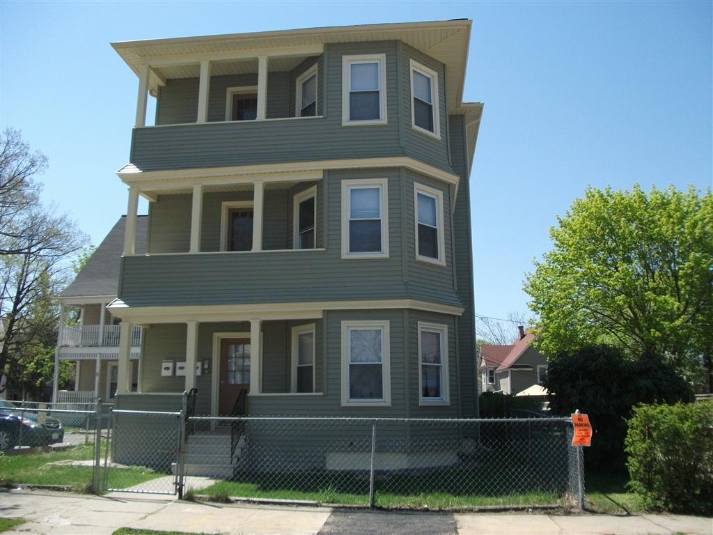6 Shirley Street MaxMia Properties Worcester MA Student Apartment Rentals