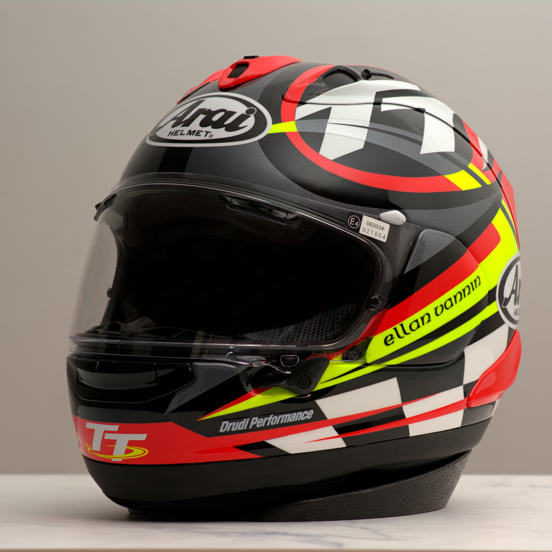 Arai presenteert 2023 IOM TT helm MaxxMoto
