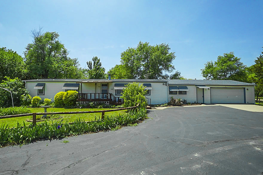 9519 SW Santa Fe Lake Rd, AUGUSTA, KS 67010 McCurdy Real Estate & Auction