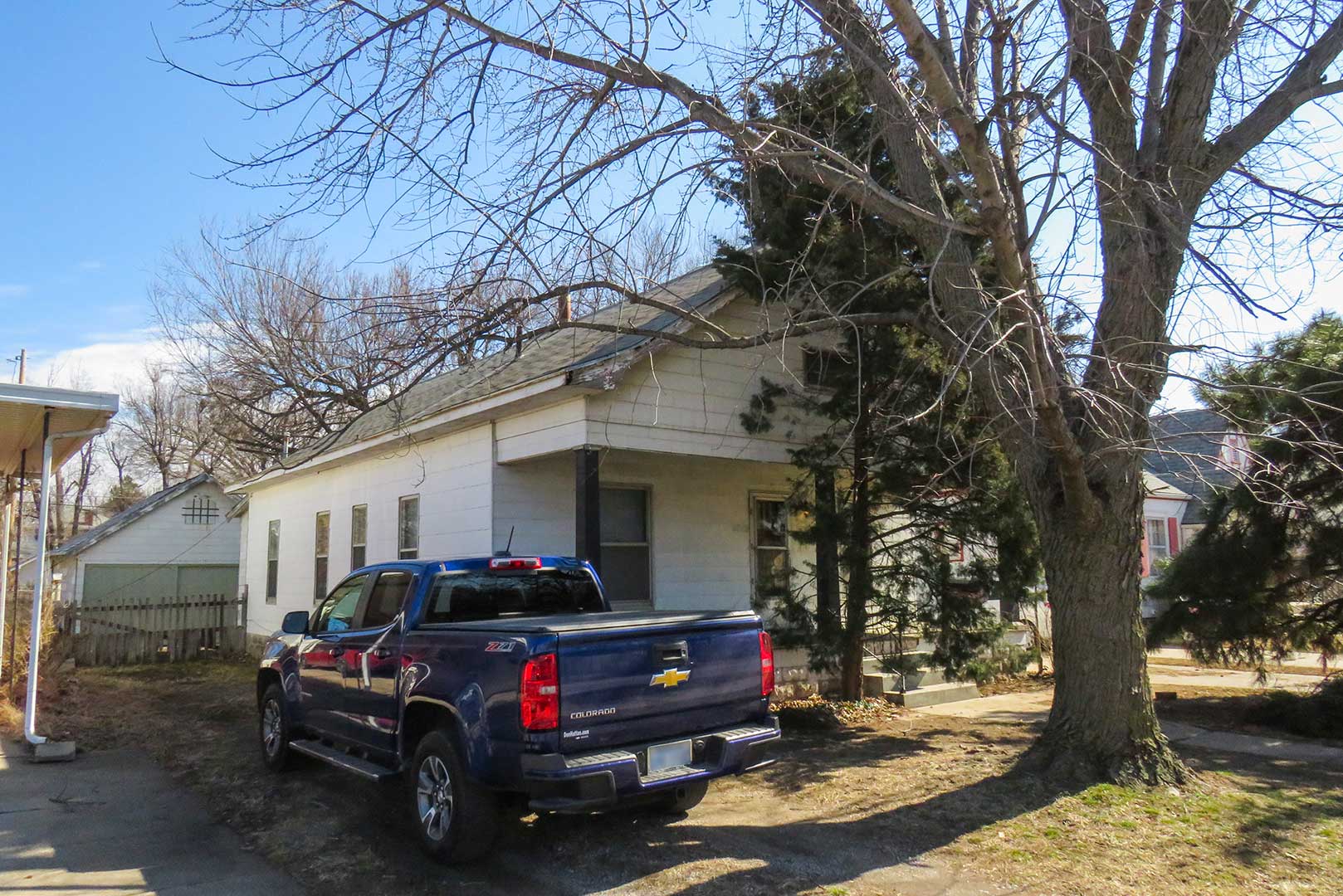 212 S. Meridian Ave., WICHITA, KS 67213 McCurdy Real Estate & Auction