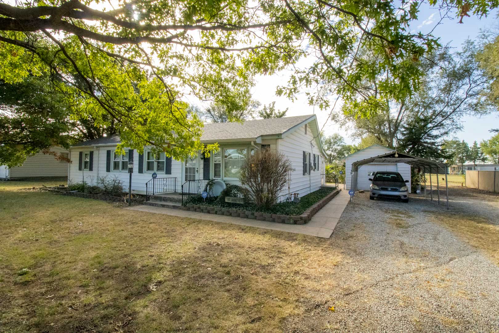 1115 E. Macarthur Rd., WICHITA, KS 67216 McCurdy Real Estate & Auction