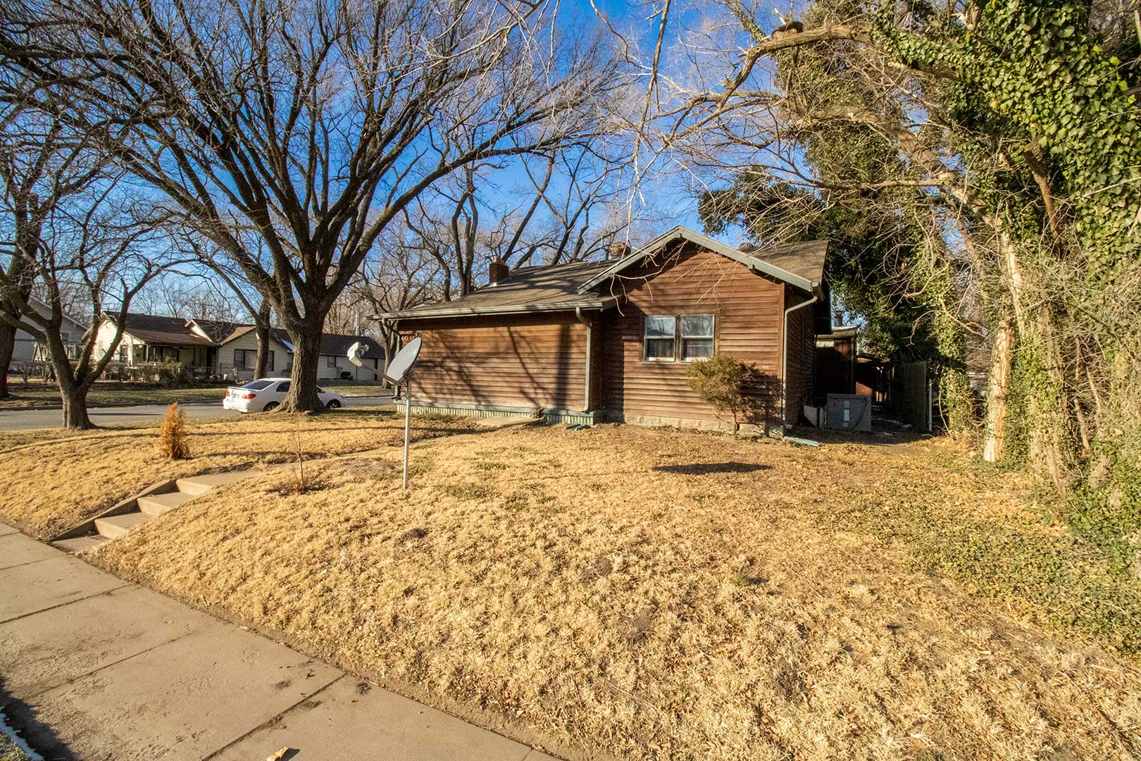 2828 W. Maple St., WICHITA, KS 67213 McCurdy Real Estate & Auction