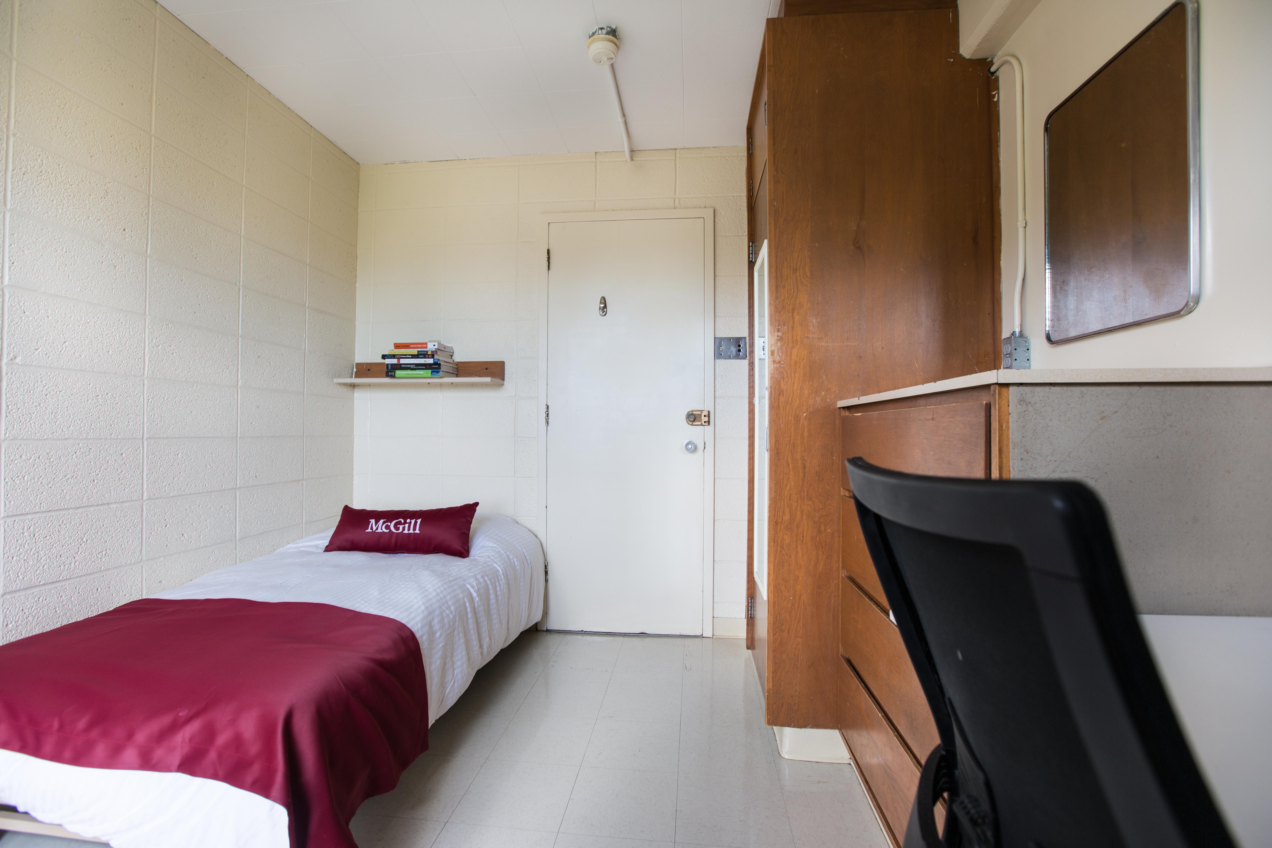 Mcconnell Hall / If you're in need of a prom dress, you're in luck!! Go Images Load