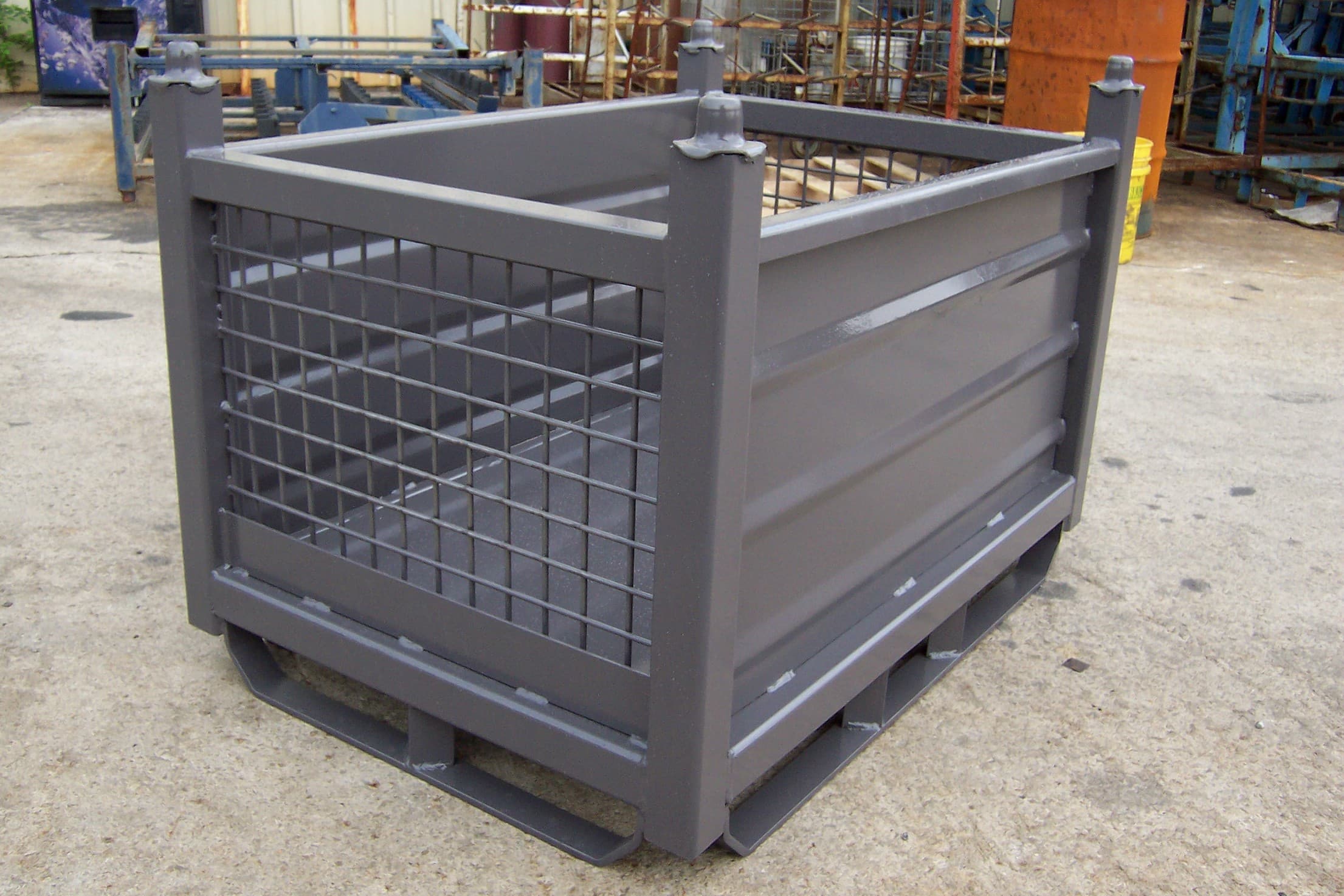 Pallets, Steel Bins, & Wire Containers Modular Container Systems