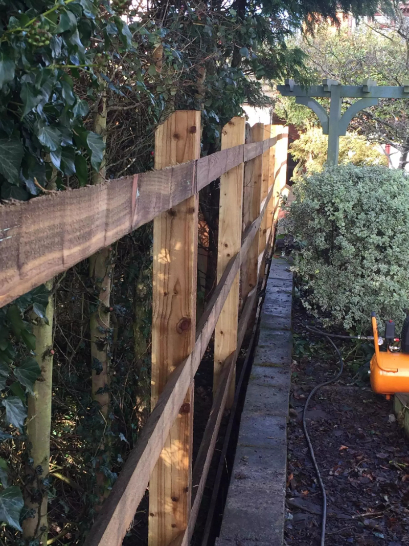 How Far Apart Should The Posts Be In A Fence?