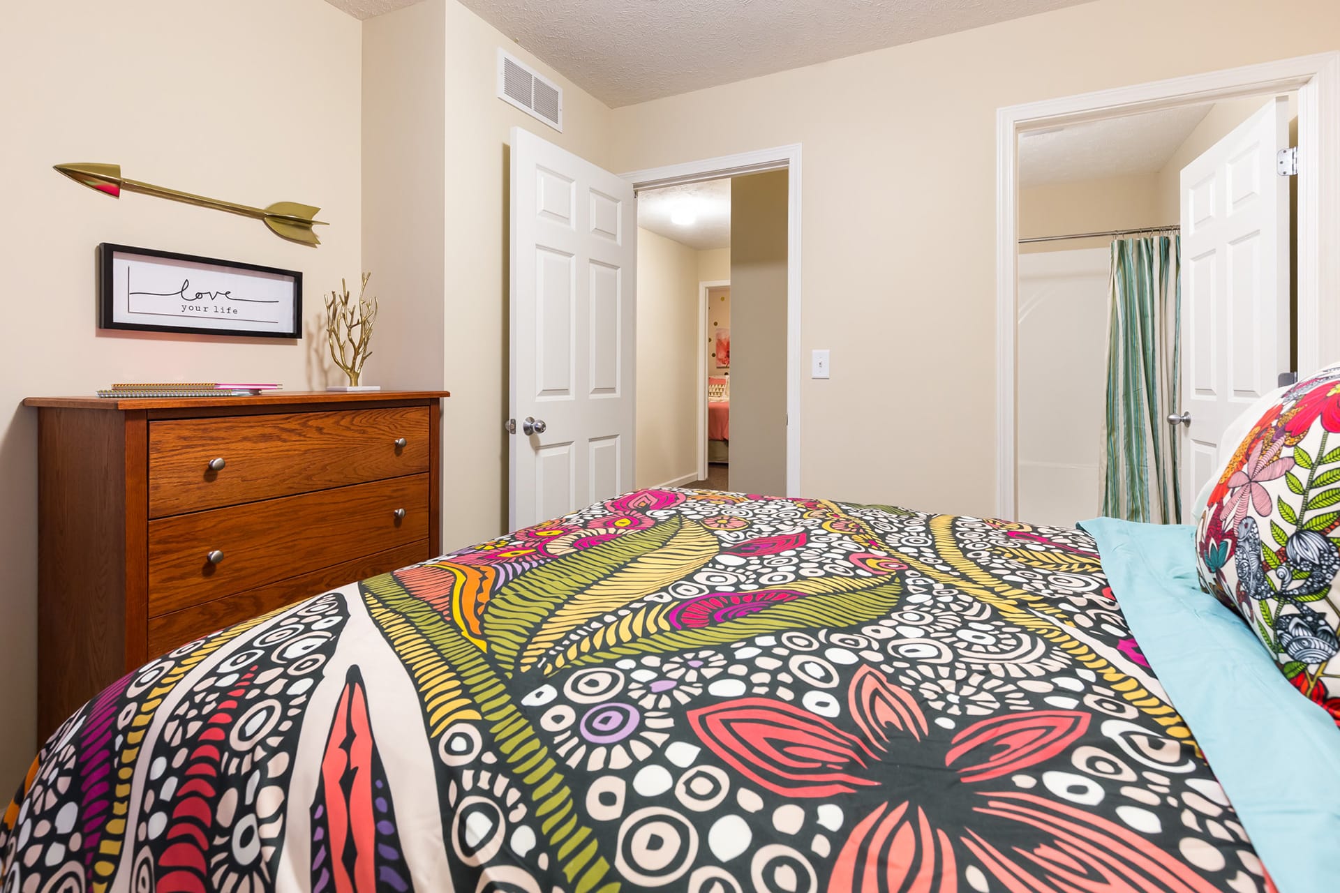 Meadows Crossing's Townhomes Offer More Privacy Meadows Crossing Apartments