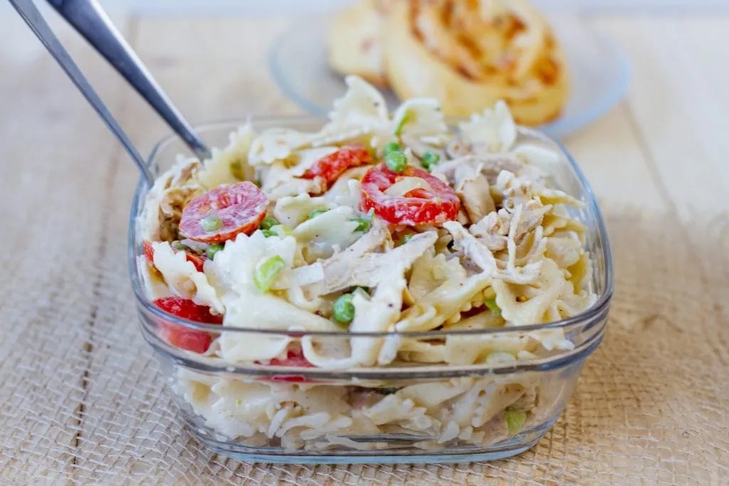 Pasta salad with boiled chicken ⋆ MeCooks Blog
